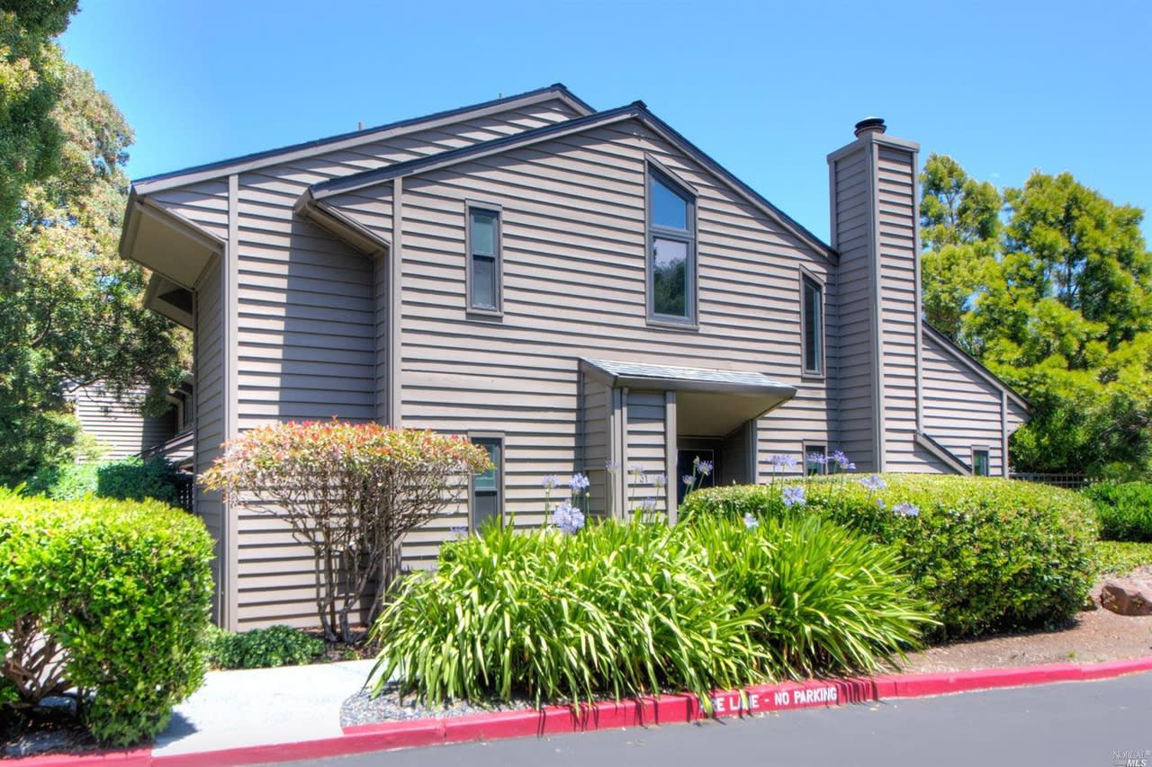 31 Willow Ln