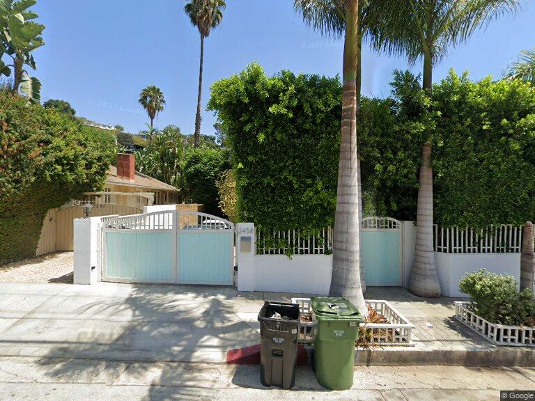 2458 N Beachwood Dr