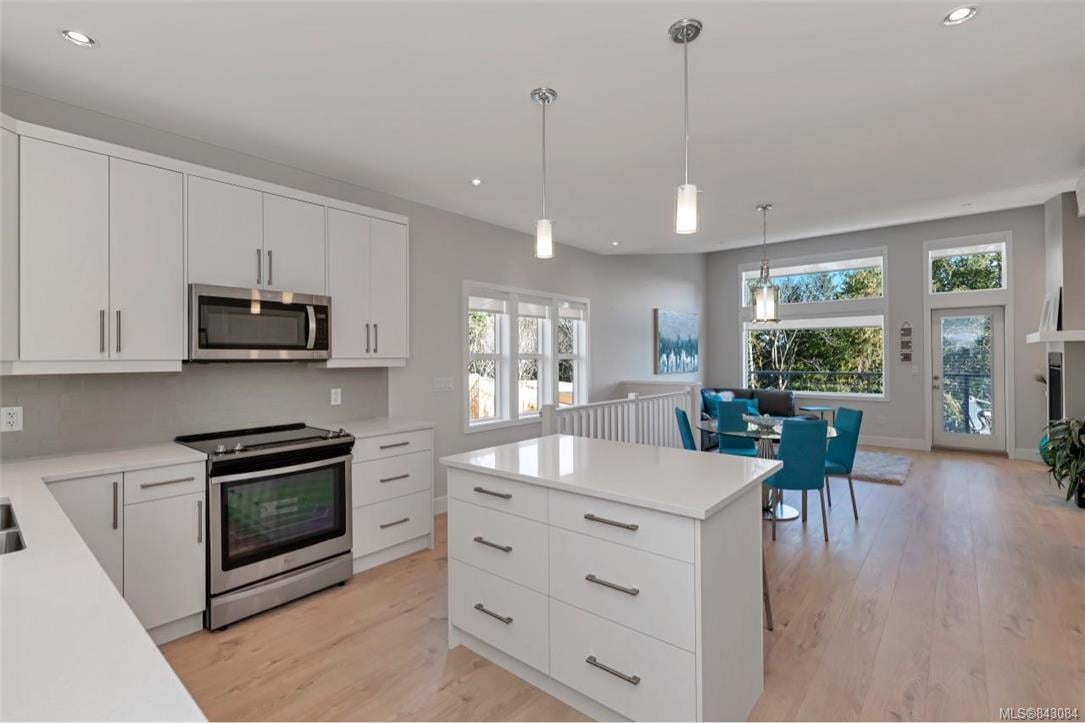 925 Echo Valley Pl, Langford