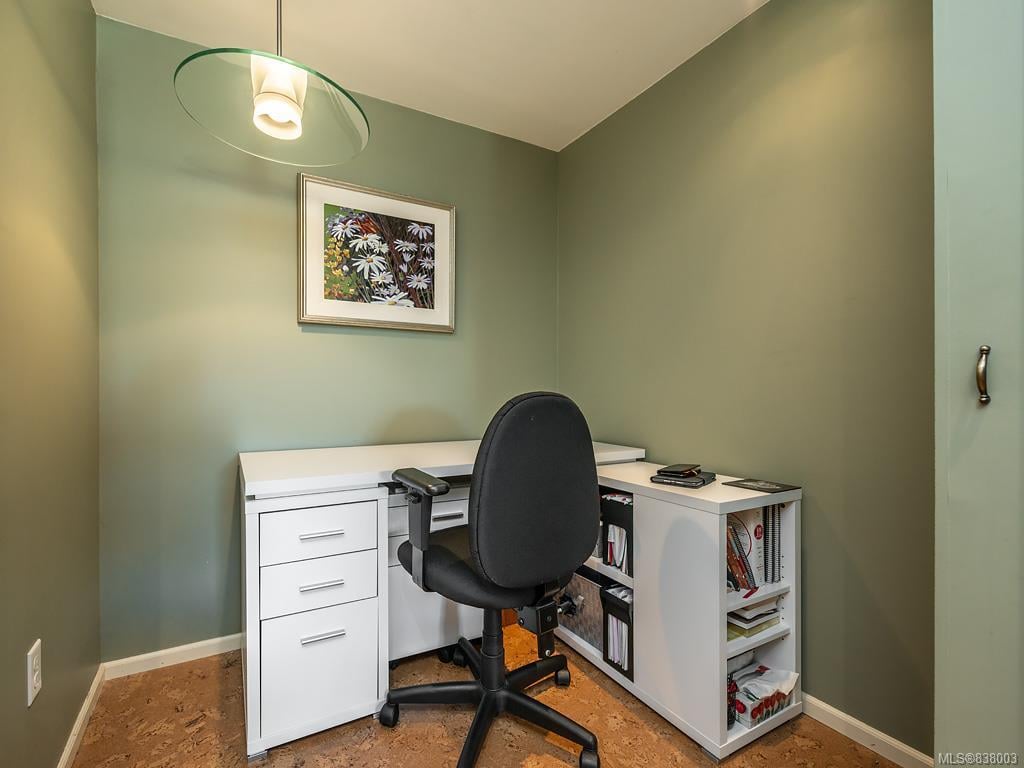 202-2119 Oak Bay Ave