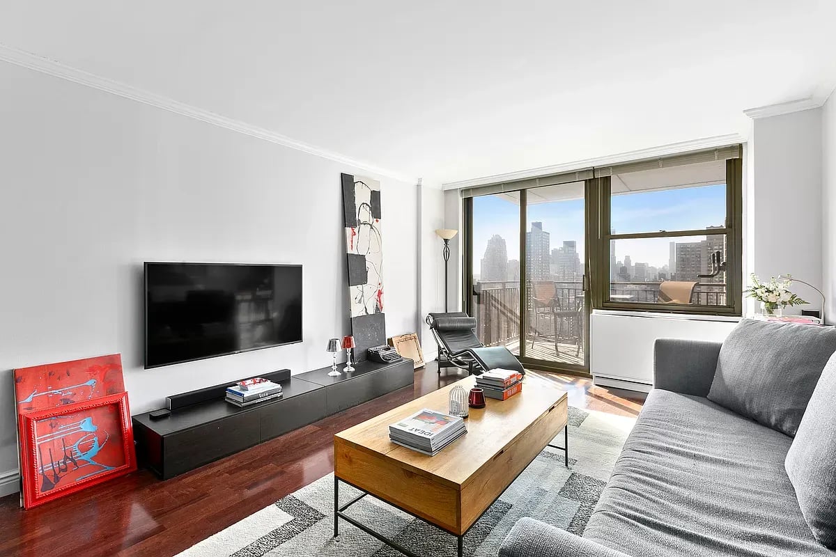 301 East 79th Street Unit: 25N