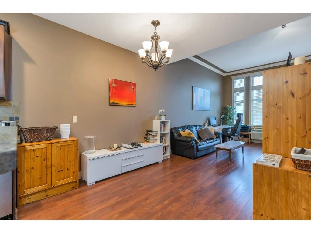 409-45893 Chesterfield Ave