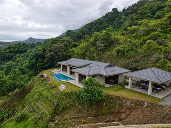 Stunning 3 Bedroom Luxury Ocean View Home