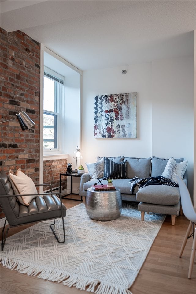402-233 Abbott St