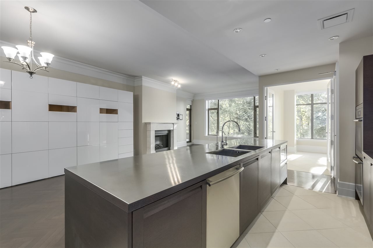 201-526 Waters Edge Cres