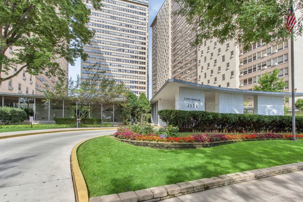3950 N Lake Shore Dr Unit 320