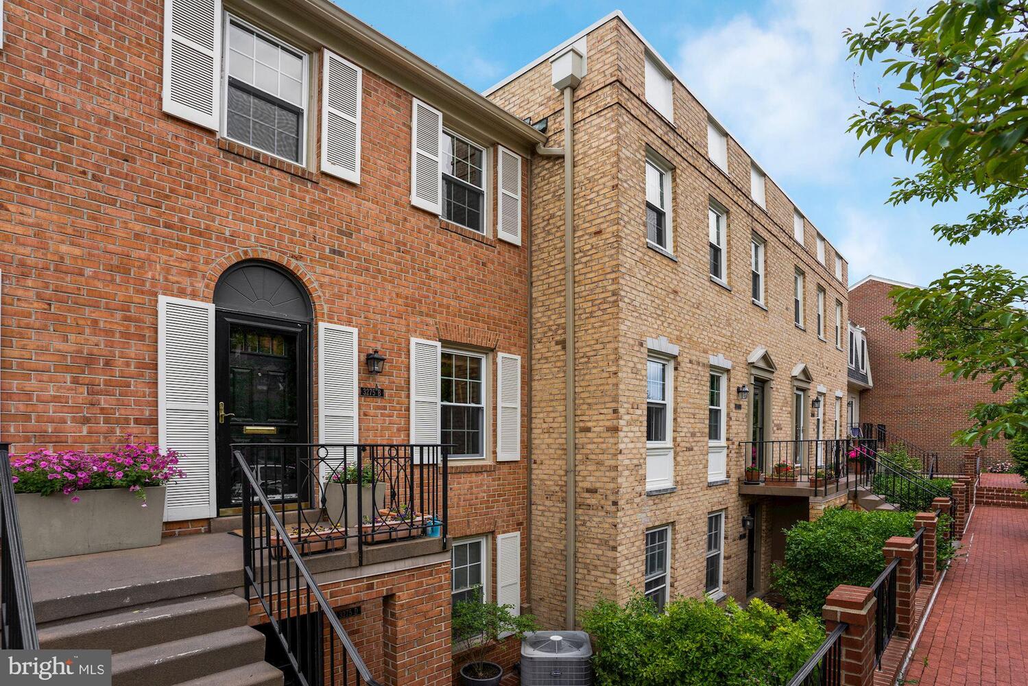 3275 Sutton Pl NW, #B
