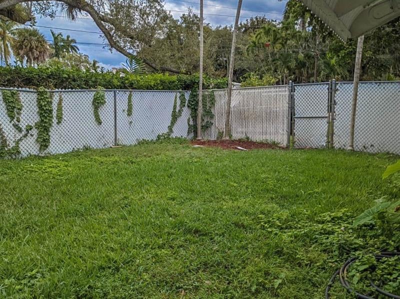 1437 SW 13th Ct