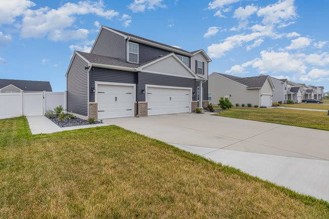 8658 Mayflower Dr, Lowell, IN 46356