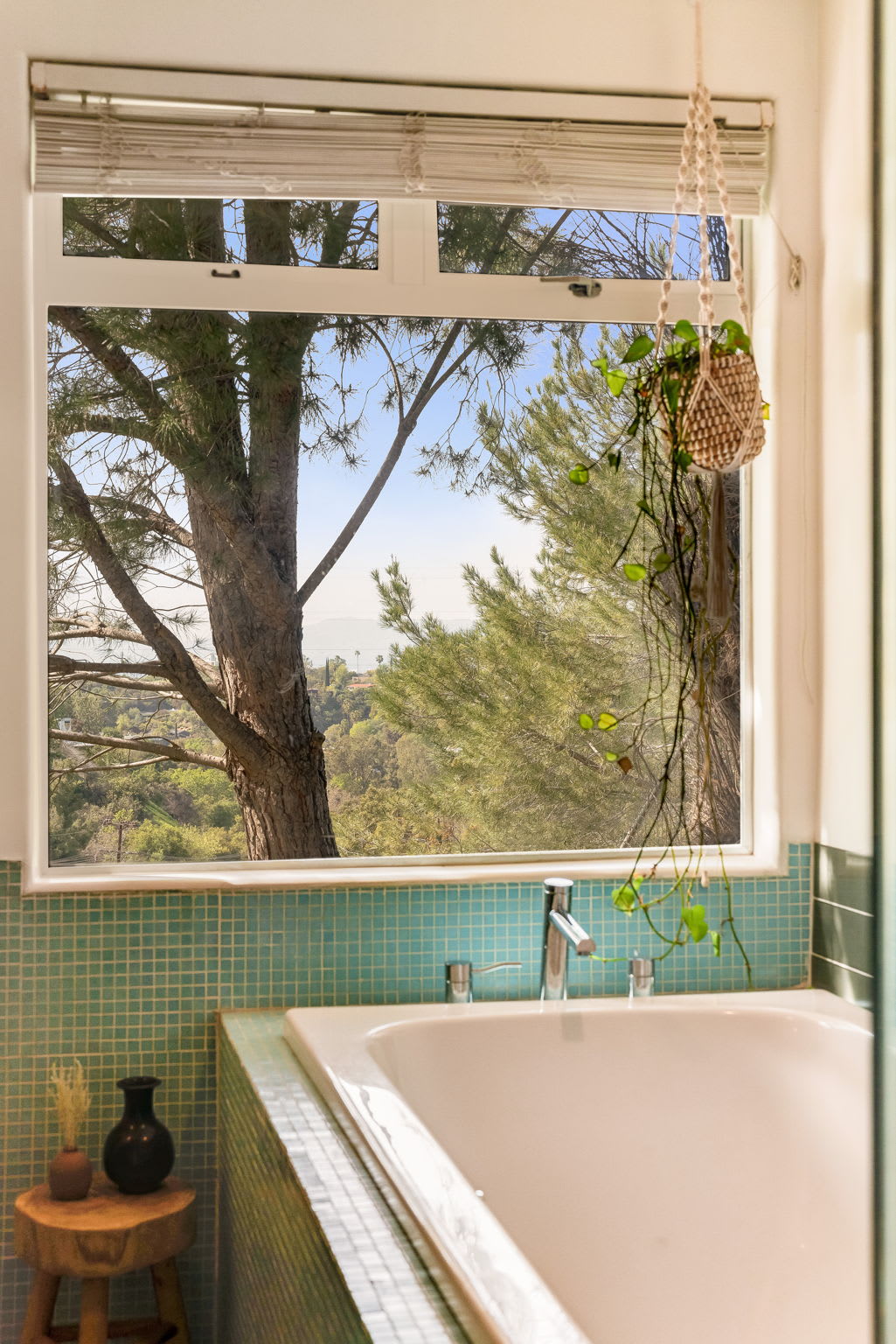deLIGHTfull Mid Century in the Studio City "Donas"