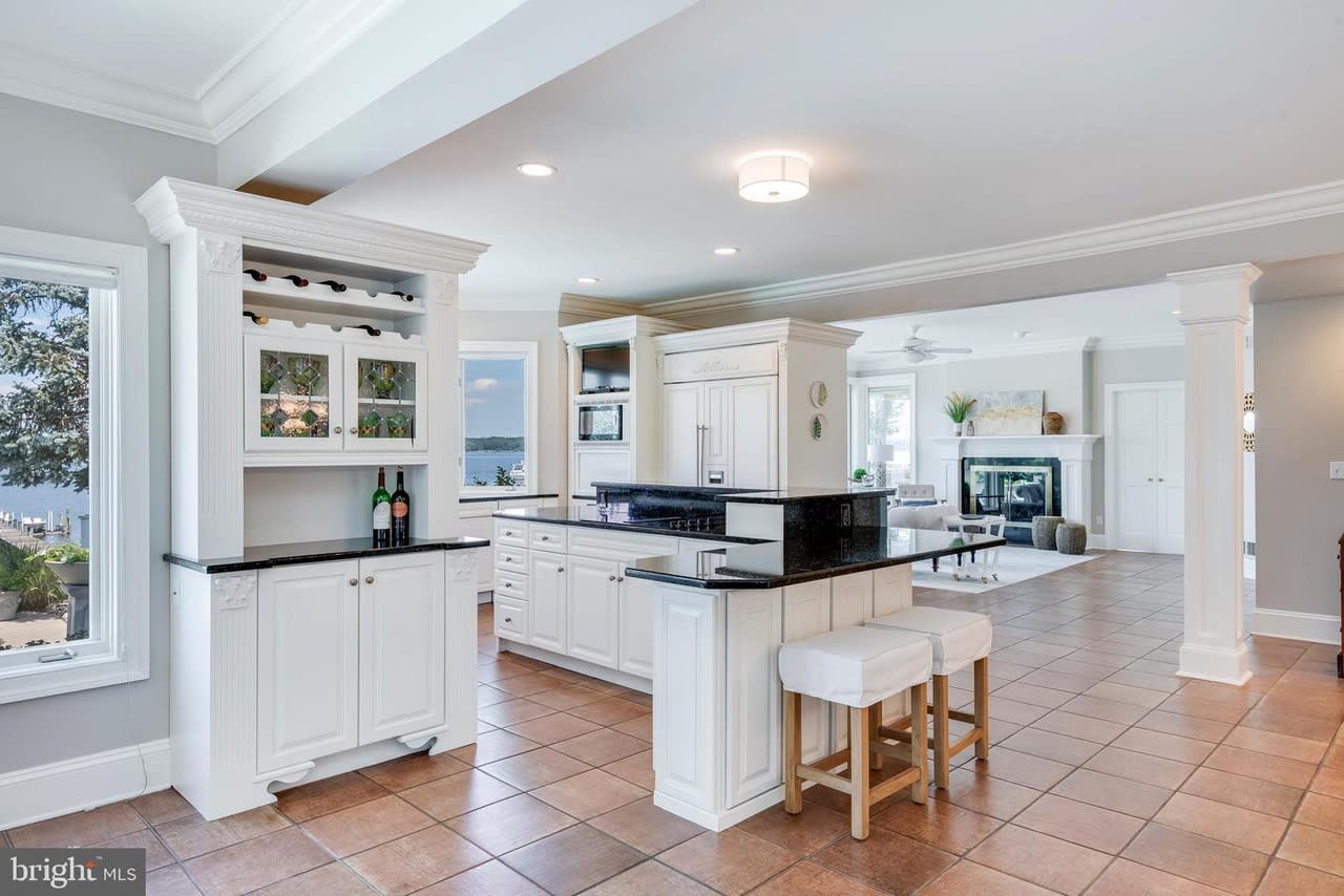900 Lynch Dr