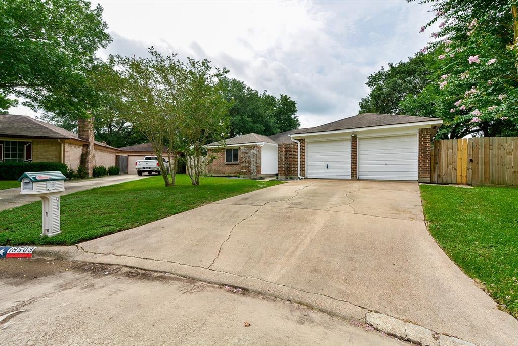 19503 Horseshoe Lake Ln