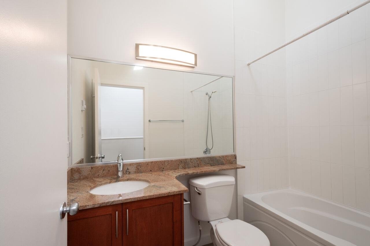 7-1642 E Georgia St