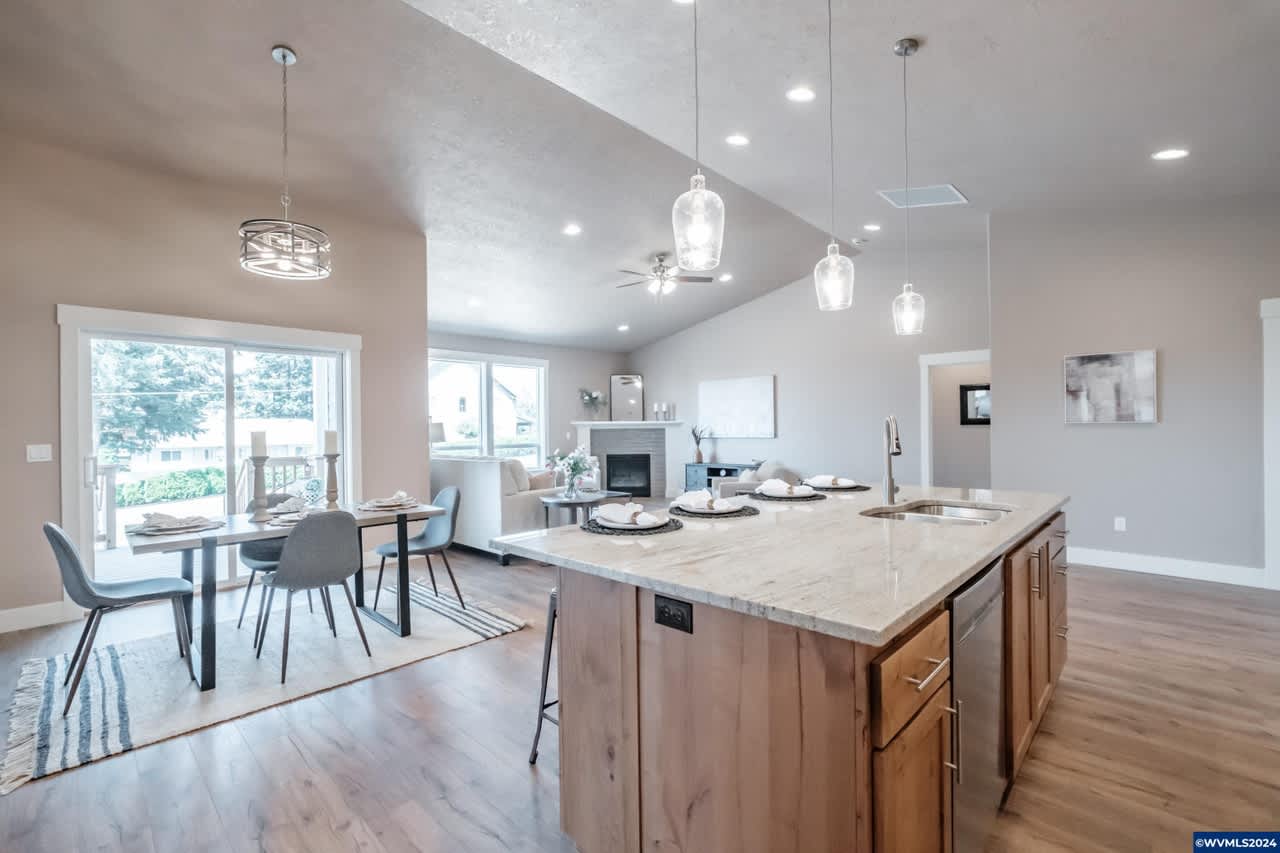 704 NW George Ct