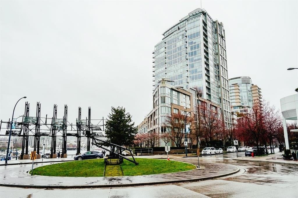 303-1228 Marinaside Crescent, Vancouver