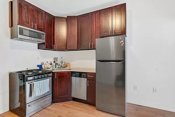 438 E 13th Street Unit: 3B