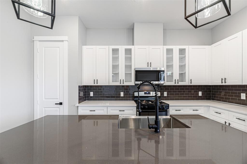 6704 Parker Oaks Ln