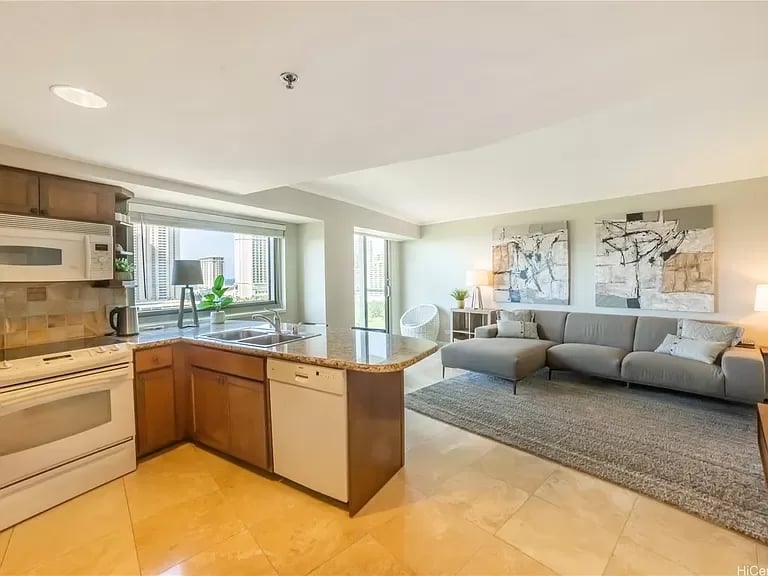 2045 Kalakaua #1106