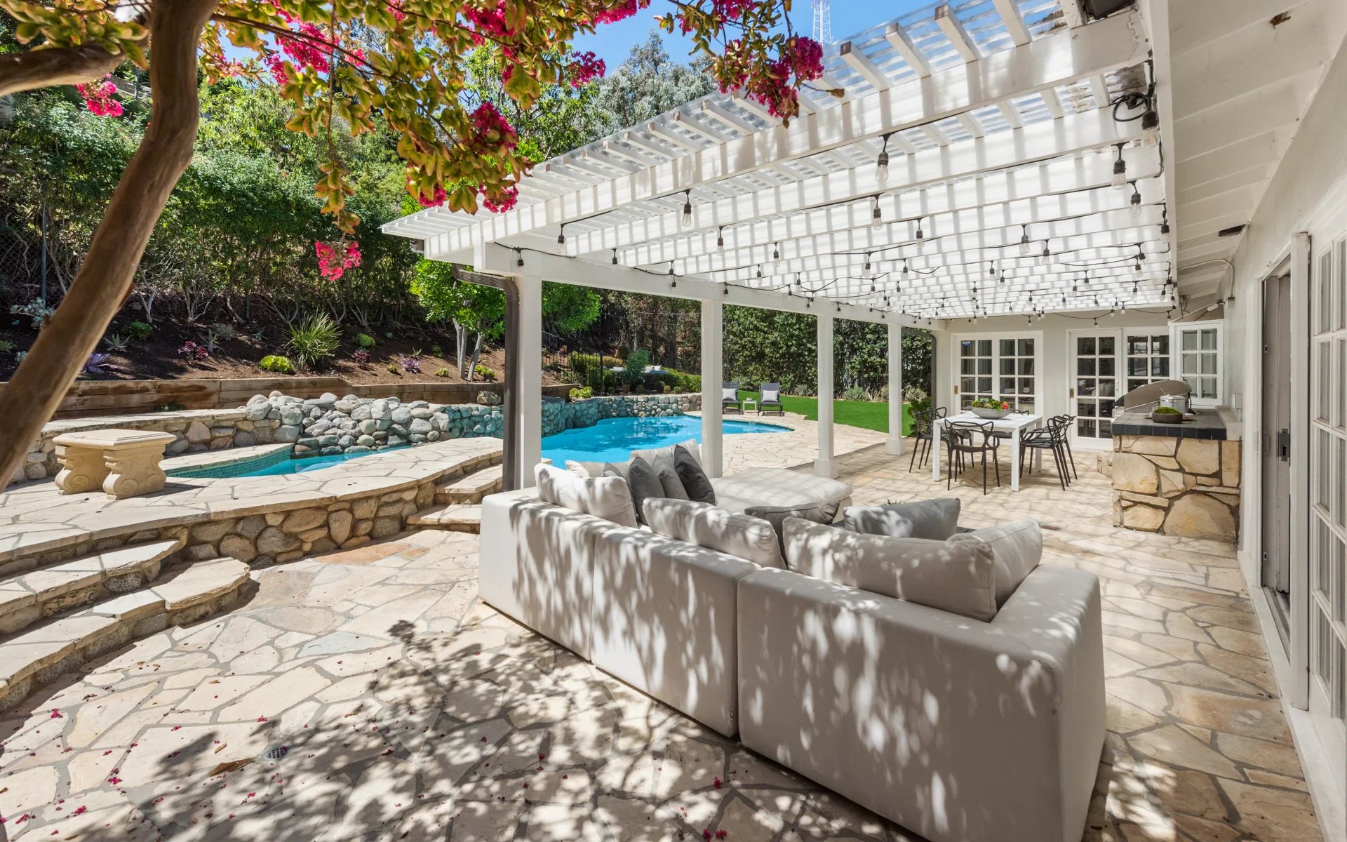 8331 Skyline Dr