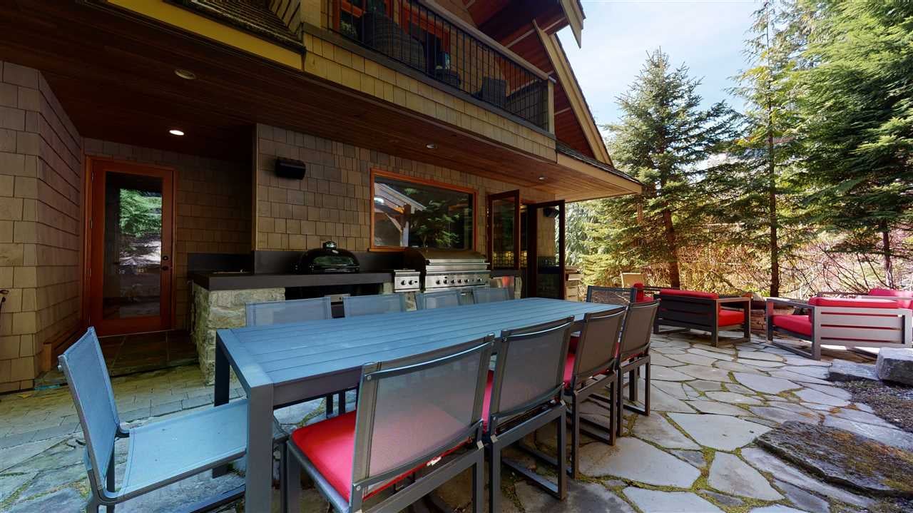 8322 Valley Dr