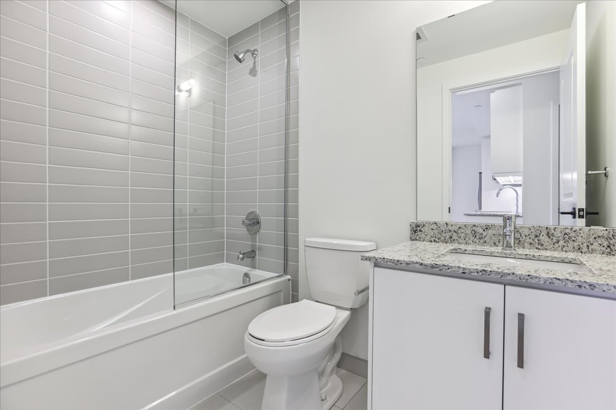 1 bed+ den in uptown core!