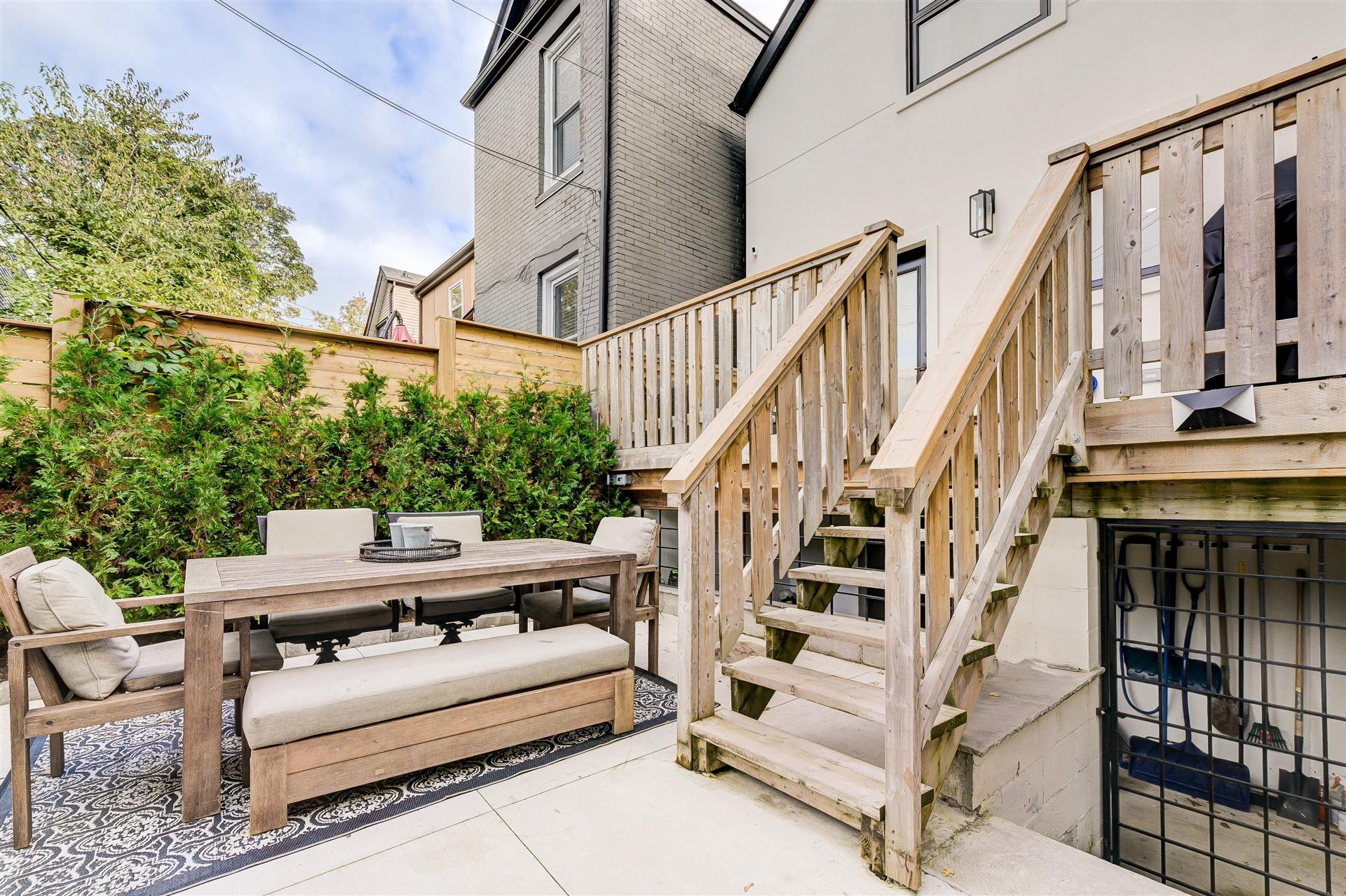 174 Curzon St