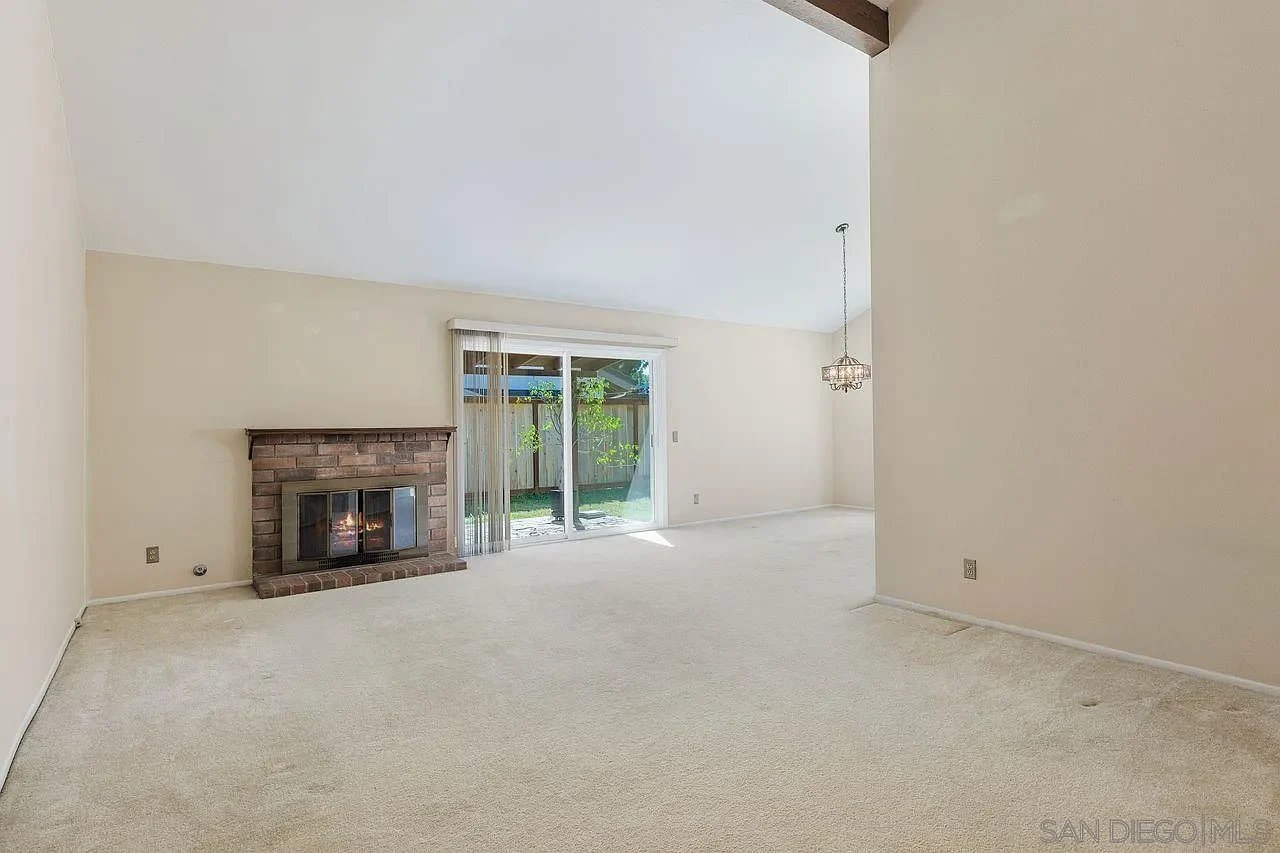 1021 Silver Stallion Dr Vista  