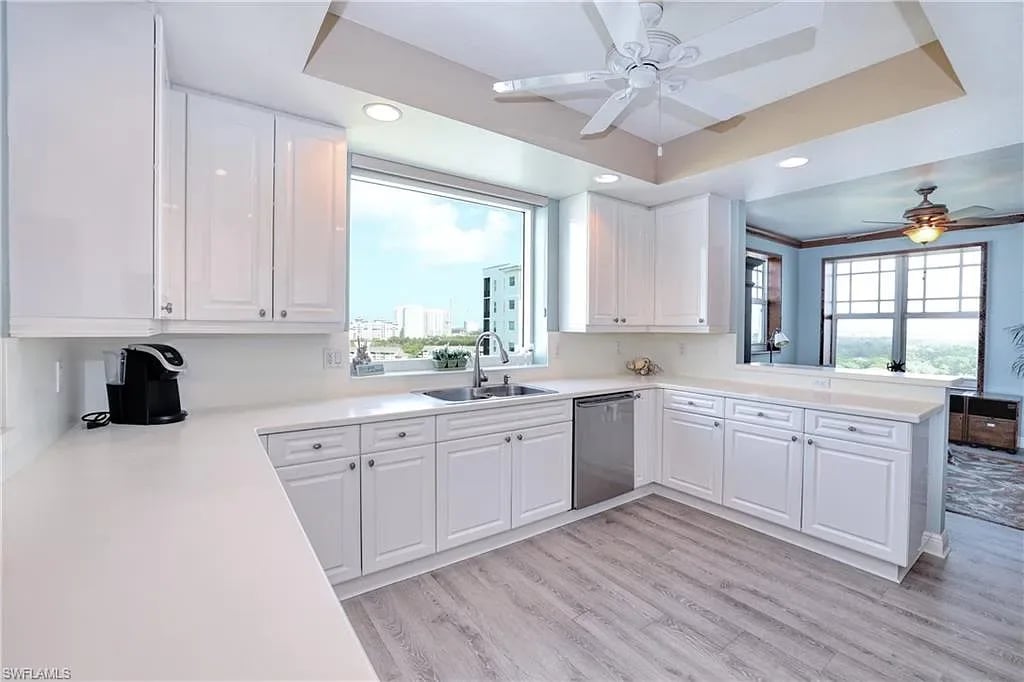 425 Cove Tower Dr APT 1204