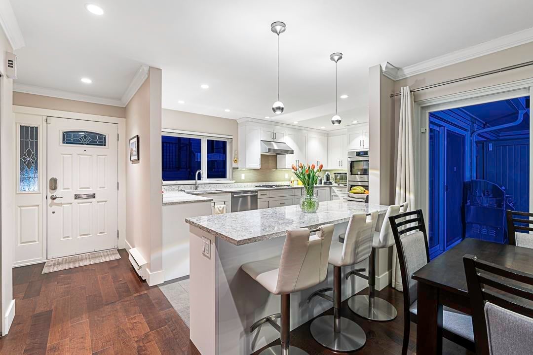 203 W 18th St