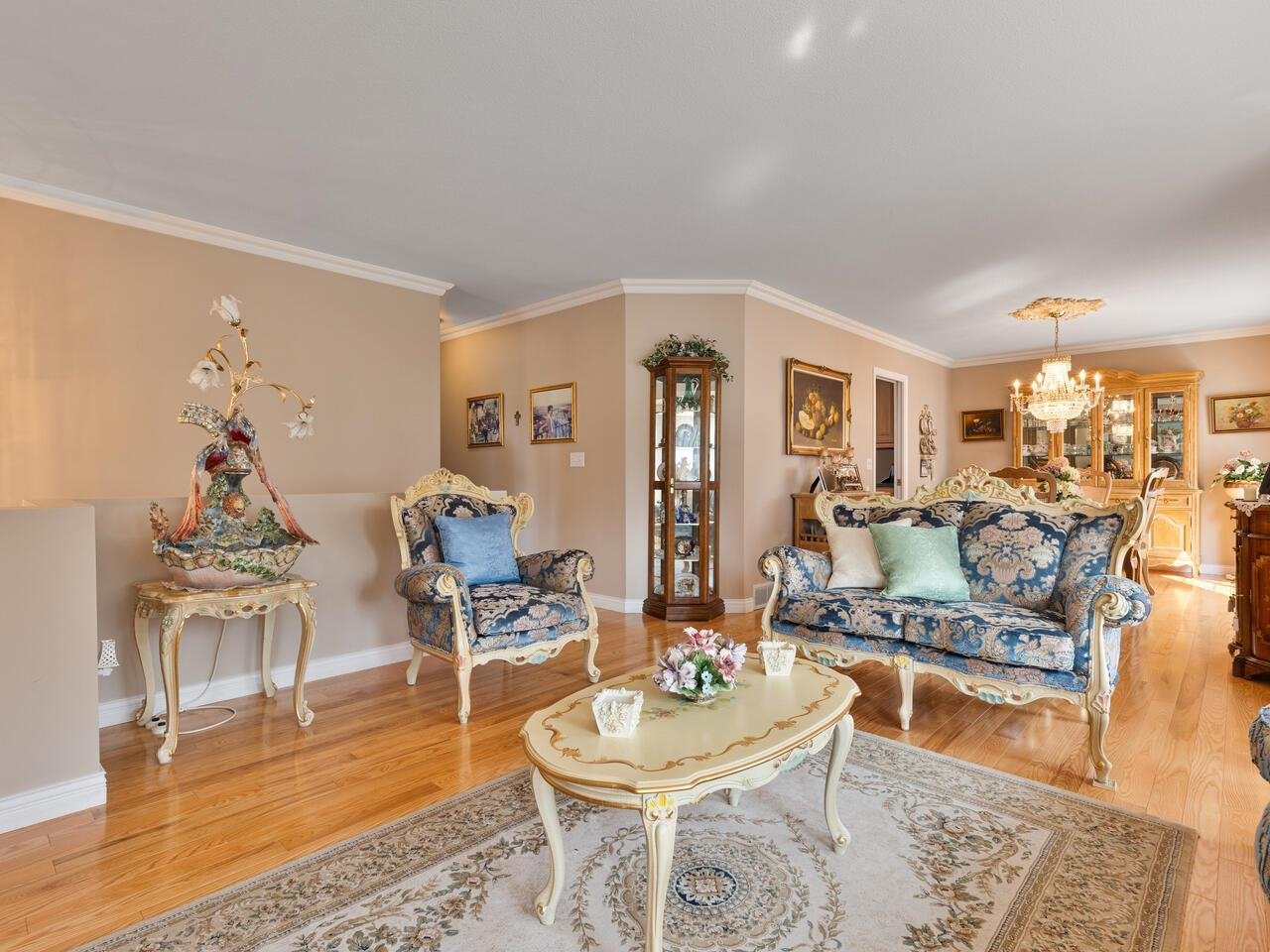 645 Thompson Ave