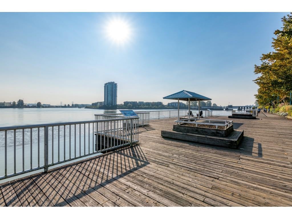 507-1135 Quayside Dr