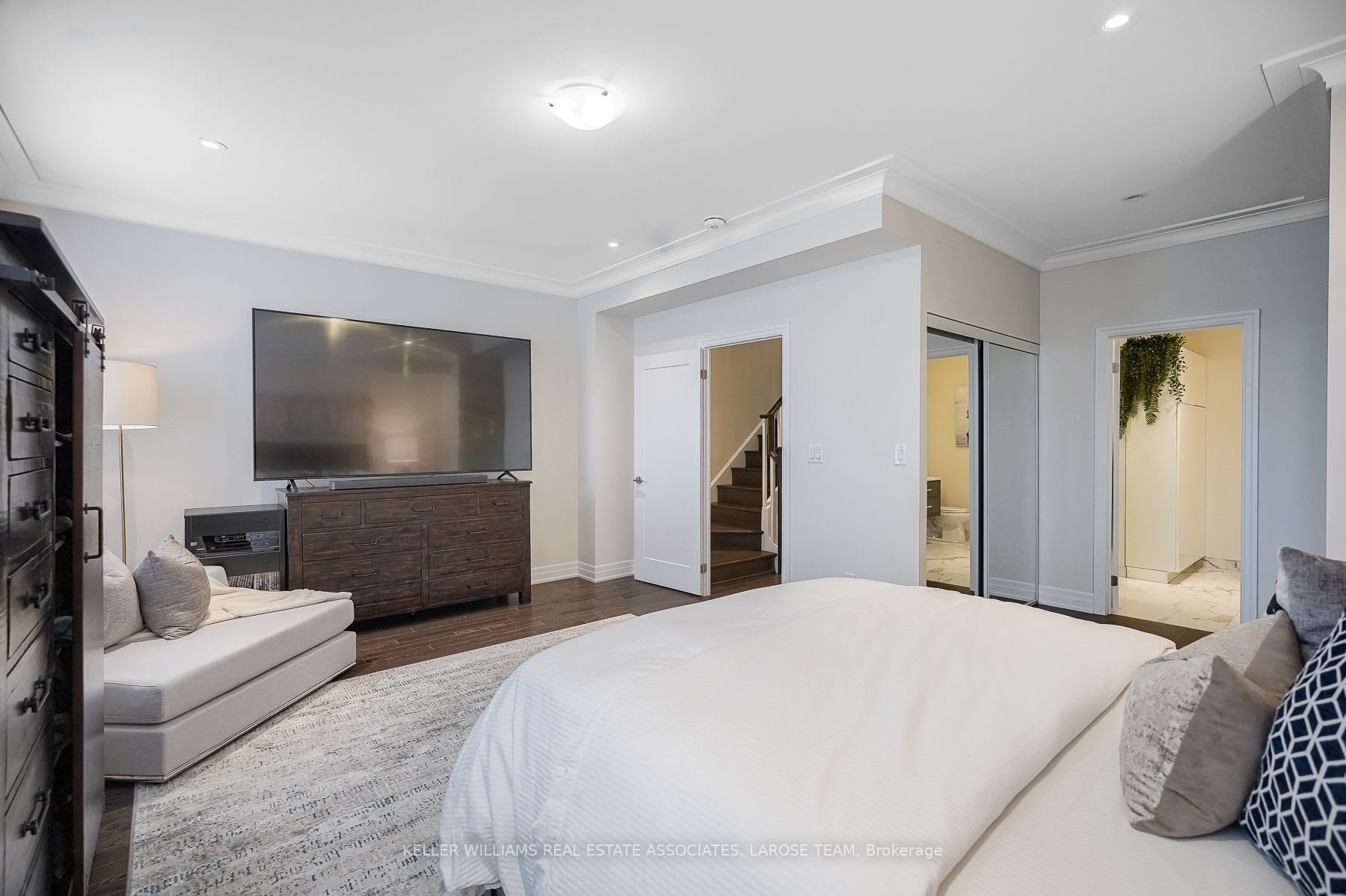 1180 Cawthra Rd, #108