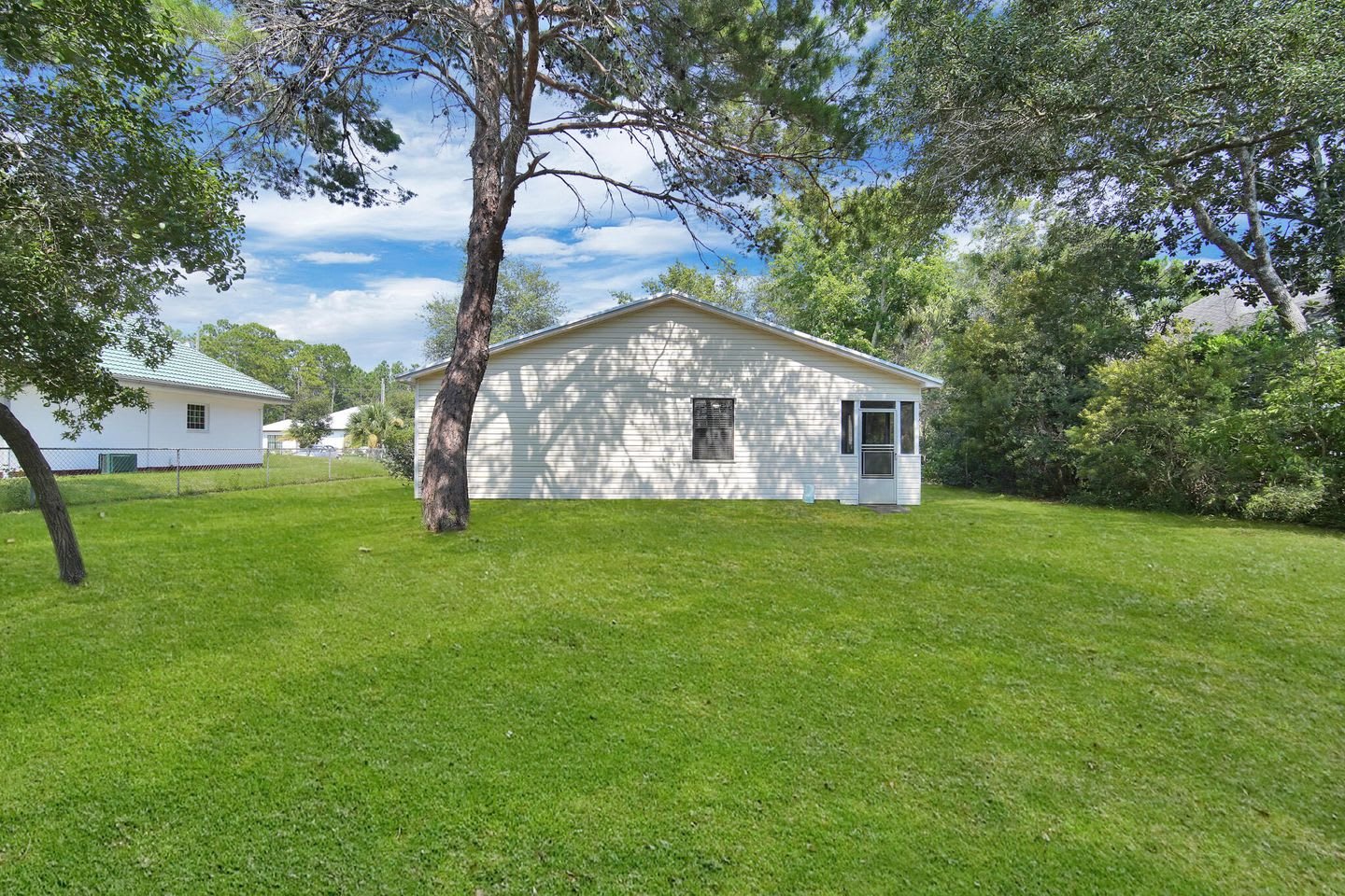 465 Seacrest Dr