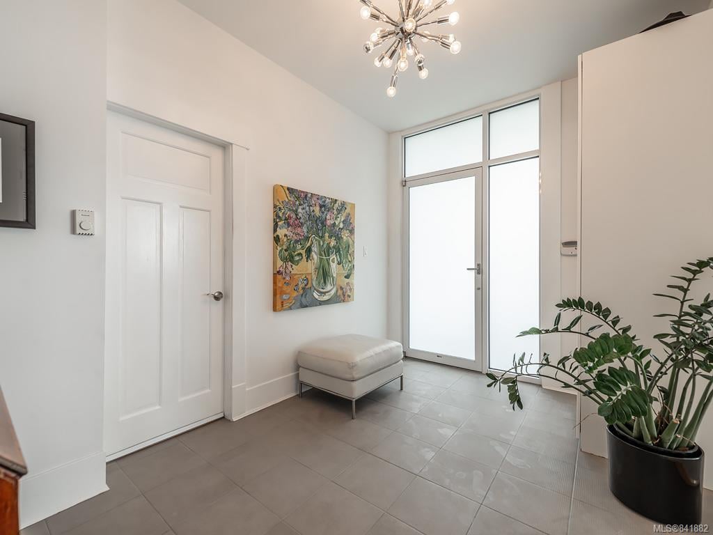 207 Beach Dr