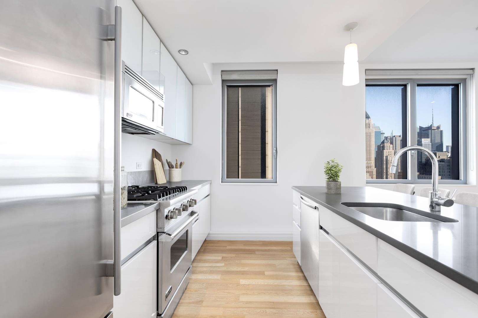 550 West 54th Street, Apt 25V