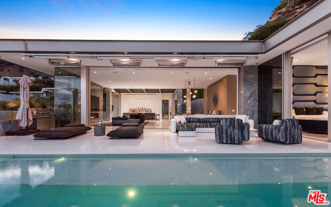 Velvet House