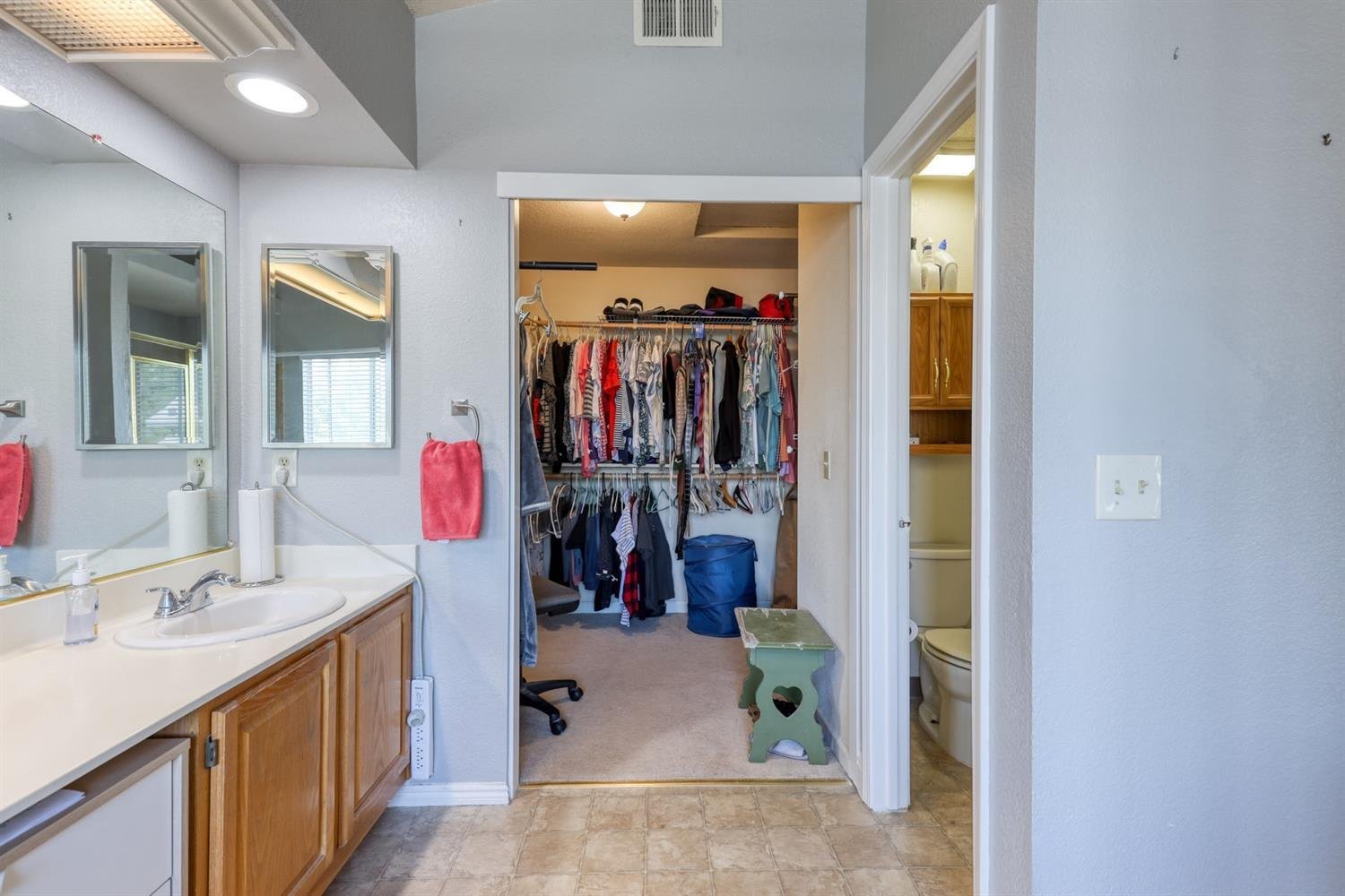 8572 Twin Trails Dr
