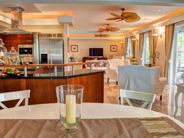 Canalfront Mansion in Port New Providence
