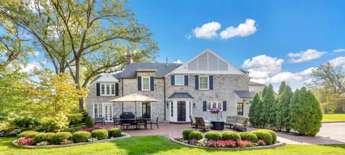 Sold Off-Market in Ladue on Coveted Briarcliff 