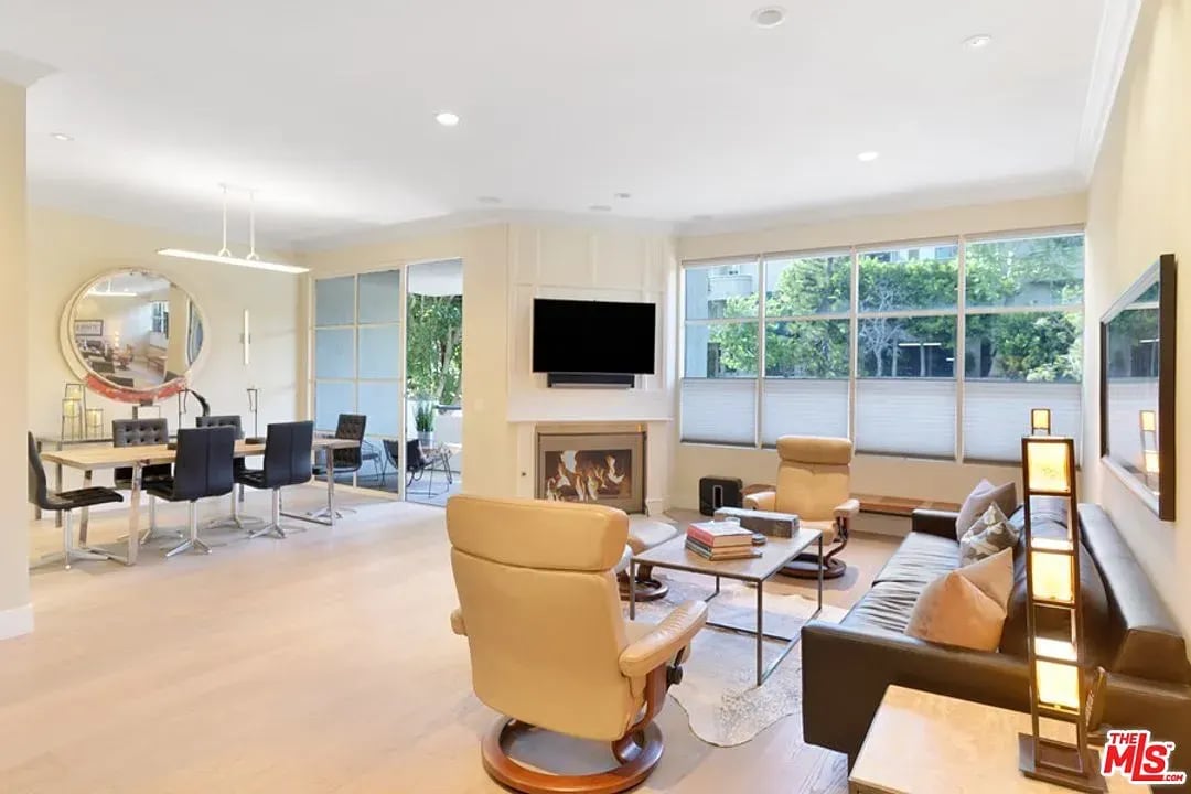 11636 Montana Ave APT 101