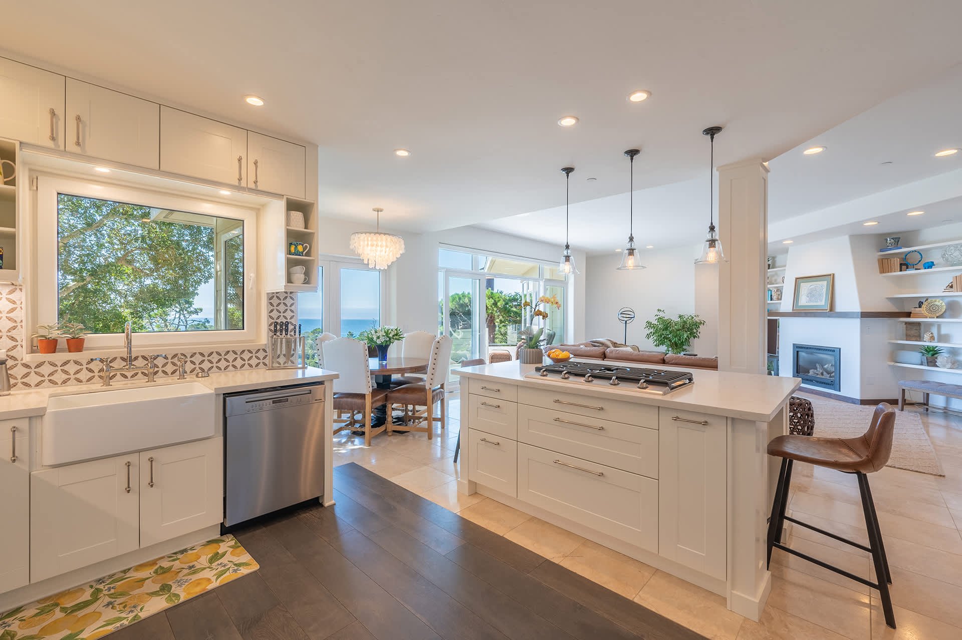 Sweeping Ocean Views - 24916 Lincoln Street
