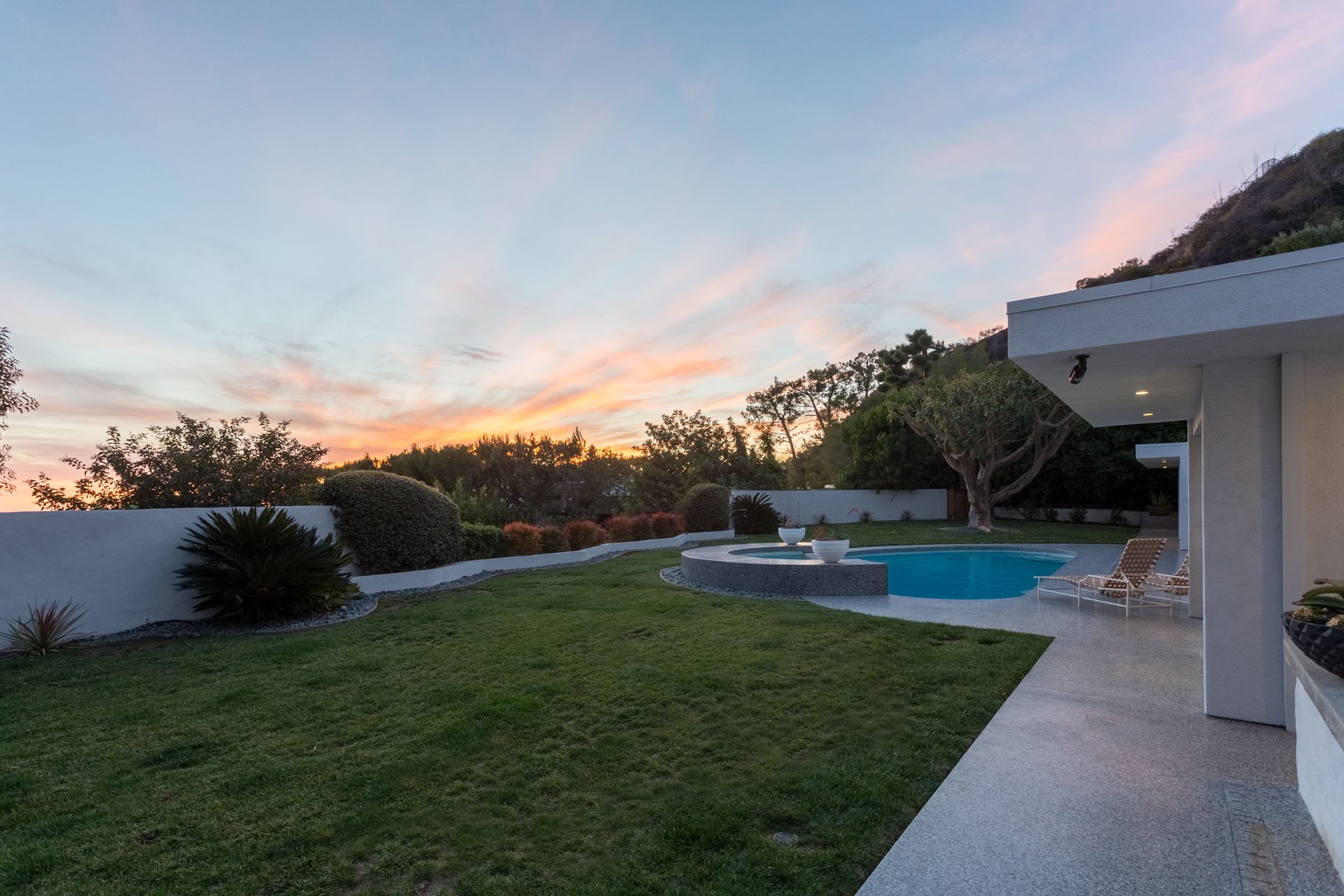 1107 N Hillcrest Rd, Trousdale