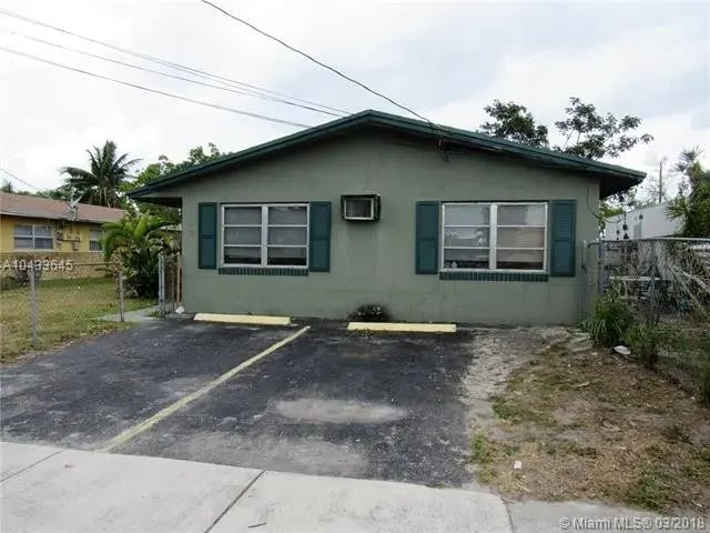 18 SW 10th St