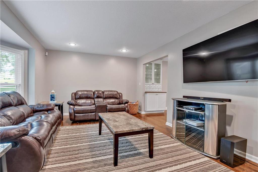 8906 W 97th Street