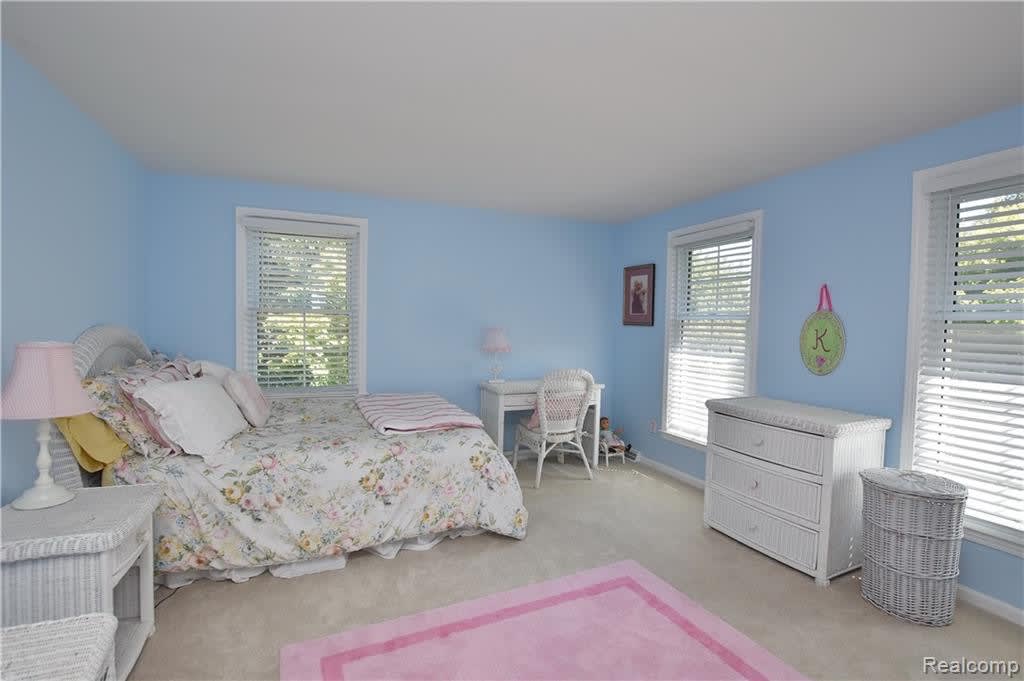 1313 LAKESIDE Drive