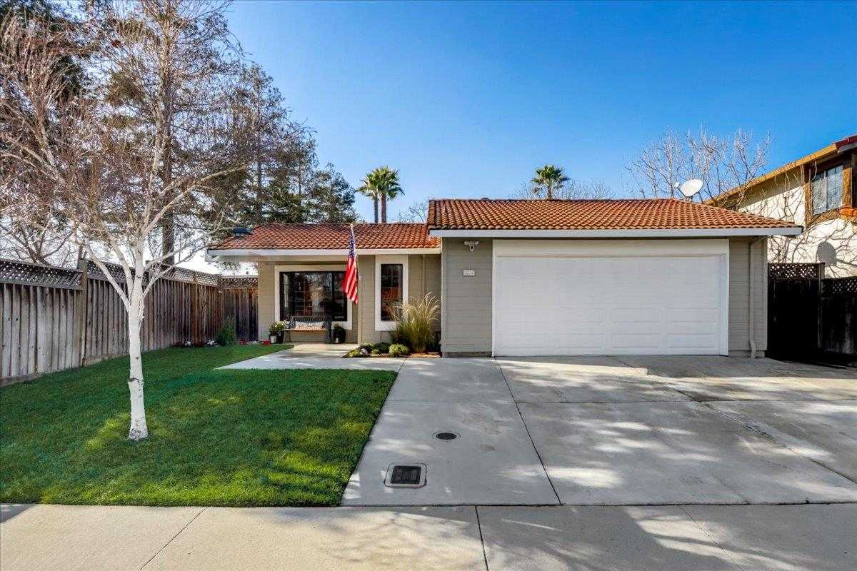 5337 Avenida Almendros
