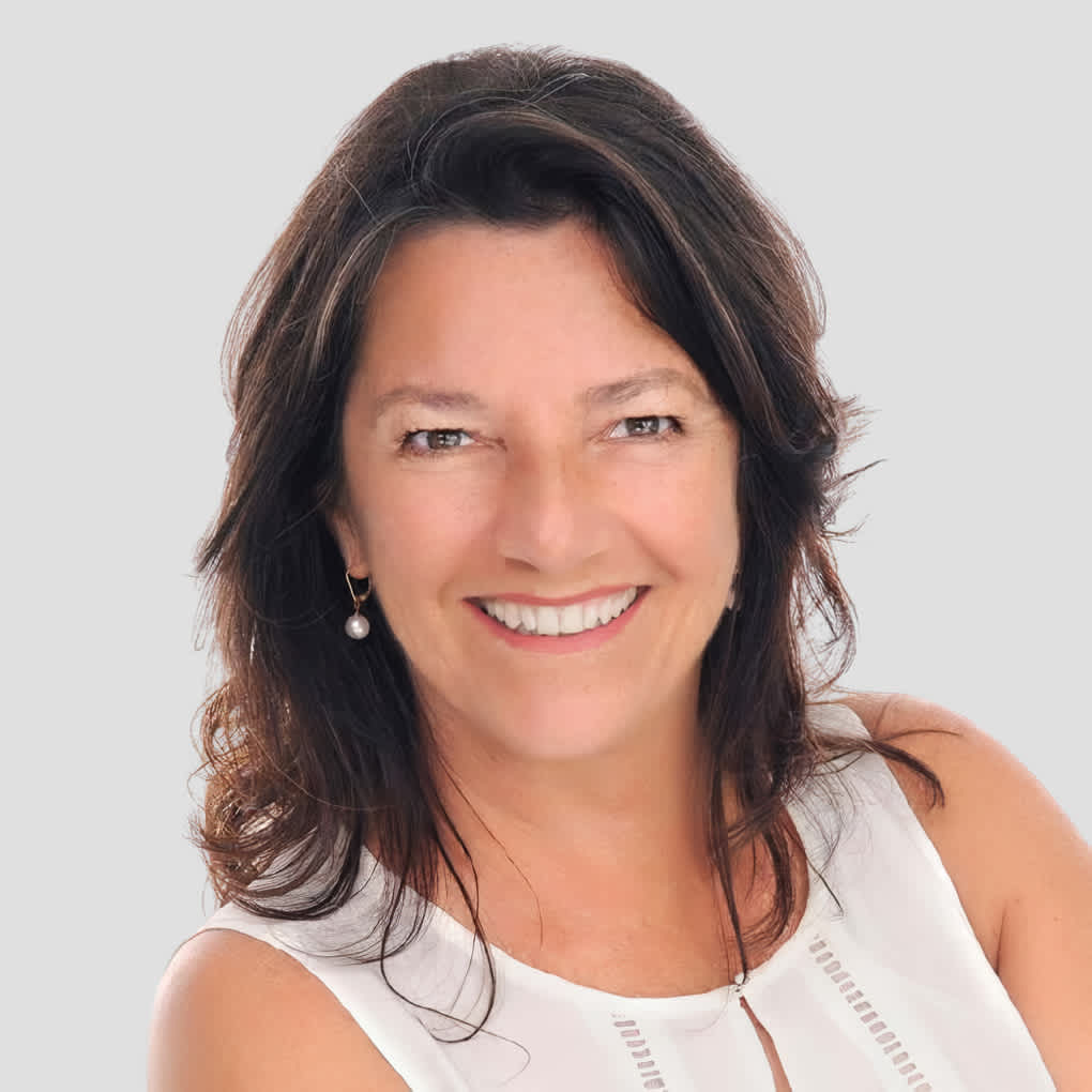 Karen Pozos Miami Real Estate Agent Headshot