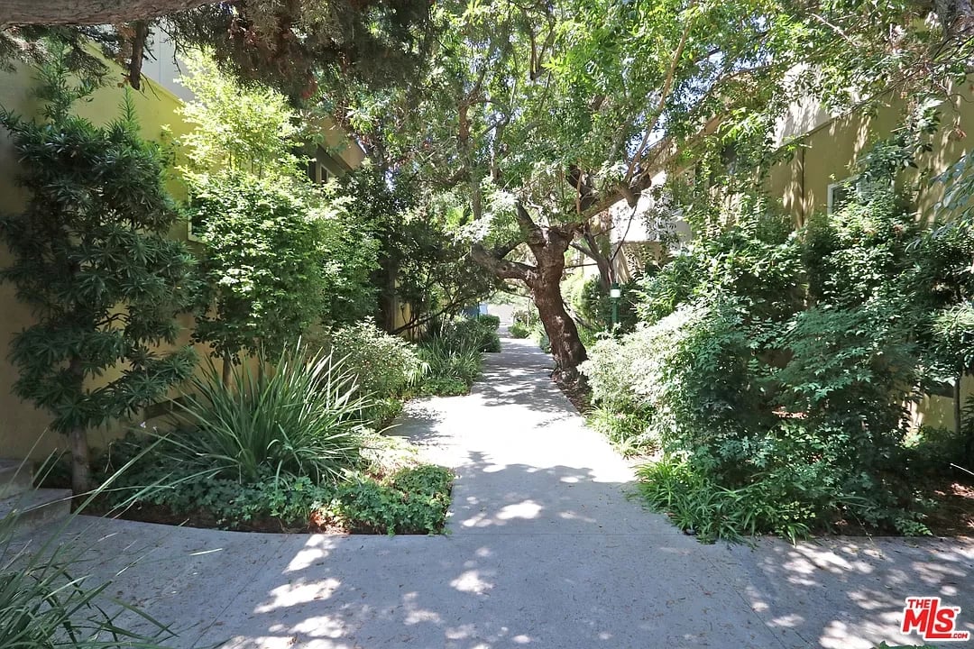 11138 Aqua Vista St #24