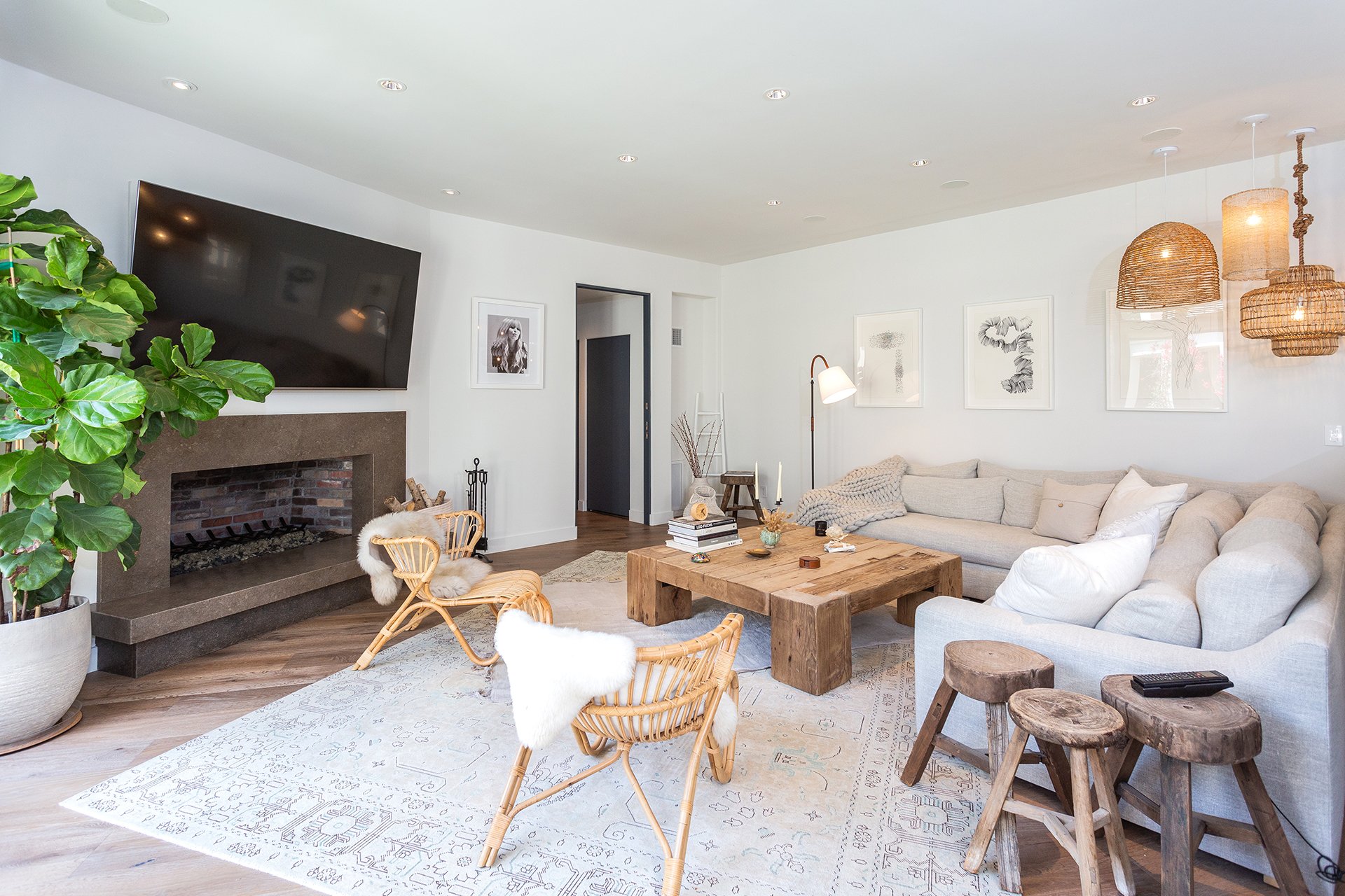 2943 Club Dr, Cheviot Hills