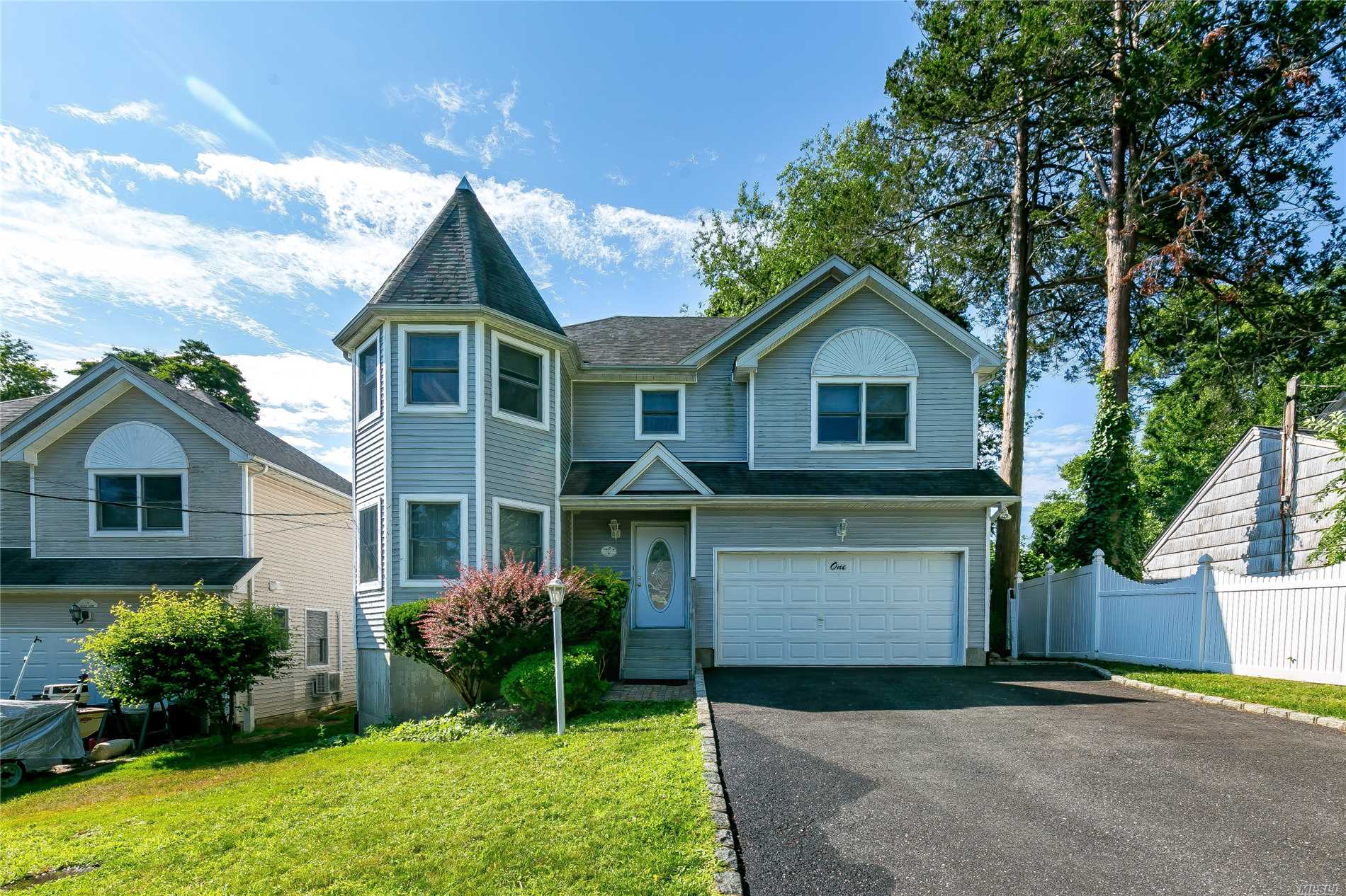 1 Mather Ct, Huntington Station